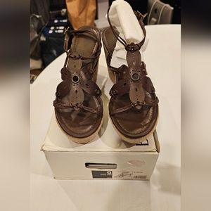 Banana Republic dark brown Kate wedge he is 4 in tall gently used with box